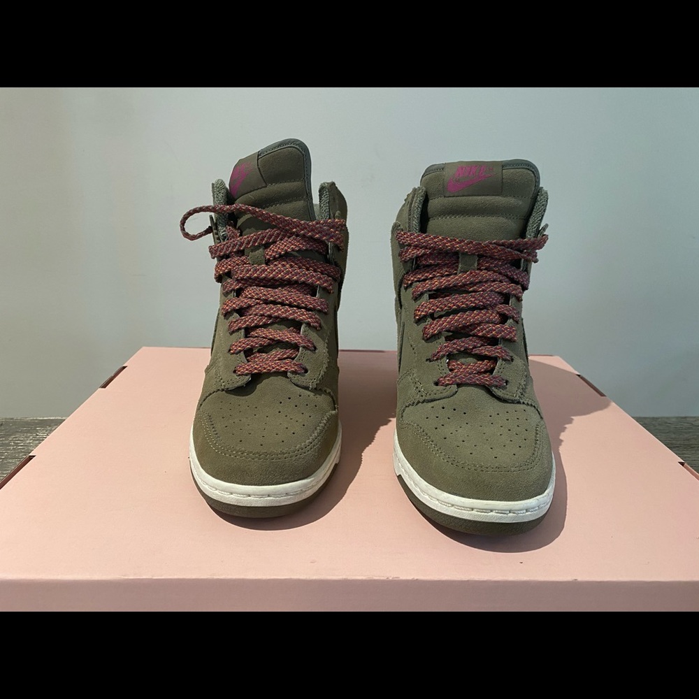 Nike Women’s Dunk Ski Hi Sneaker